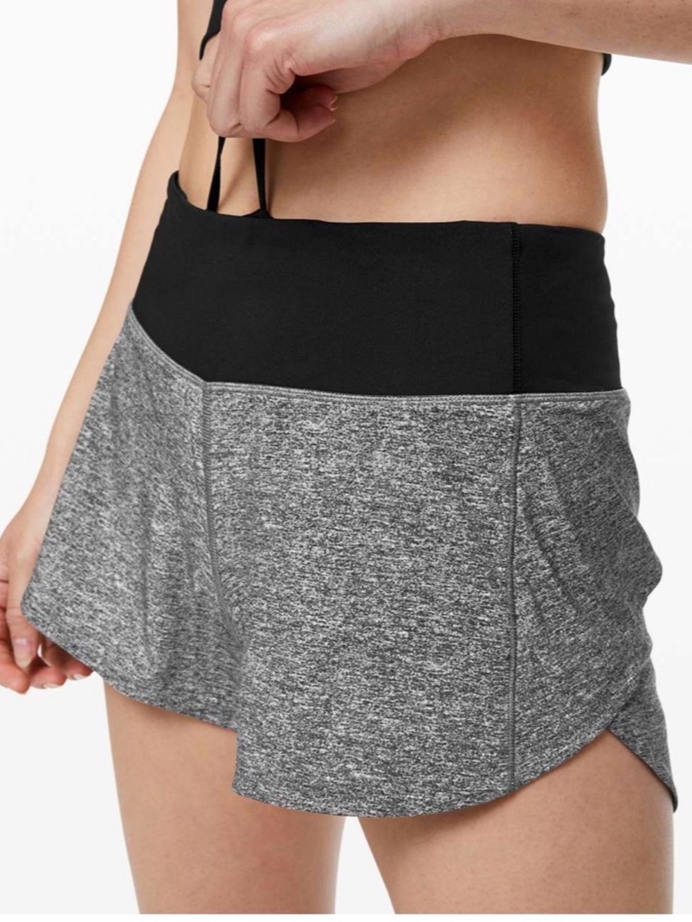 Lululemon speed up shorts size 6 - Picture 2 of 6